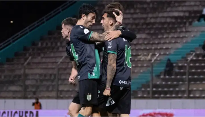 Banfield eliminó a San Martín de Tucumán por penales y está en octavos de la Copa Argentina.