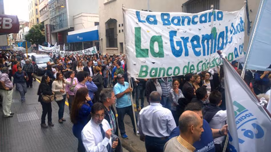 Paritarias bancarias: el gremio acordó un aumento del 2,9% y el salario mínimo supera los $2 millones 