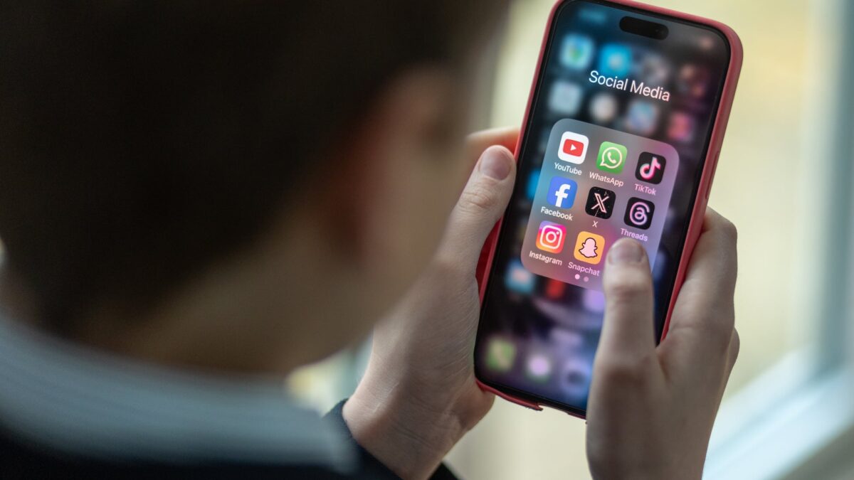 Meta y YouTube condenadas a pagar 3 millones de dólares en EE UU por adicción a redes.