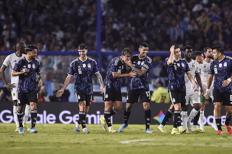 La Selección Argentina venció 2-1 a Mauritania en la Bombonera.