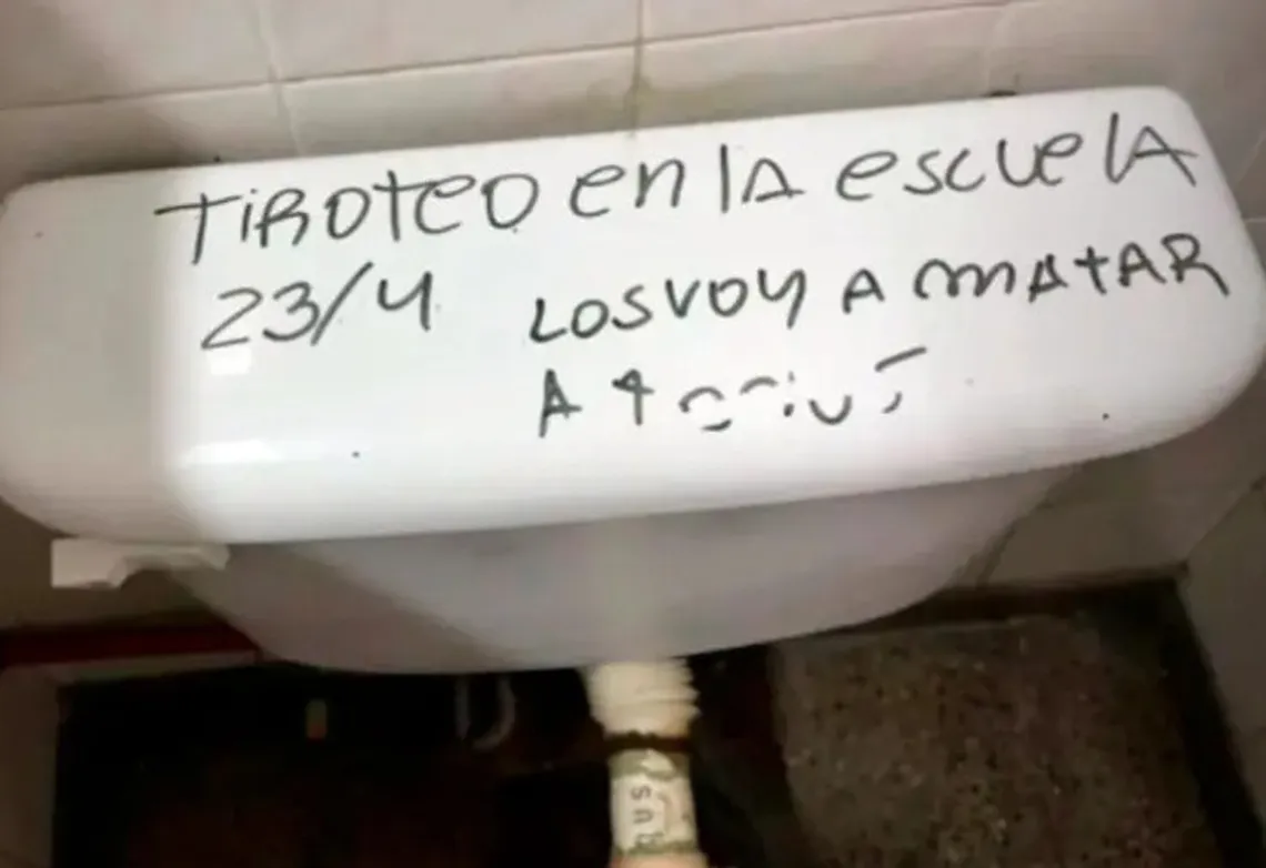 Ya son más de 600 las amenazas de tiroteos en escuelas: investigan un desafío en TikTok.