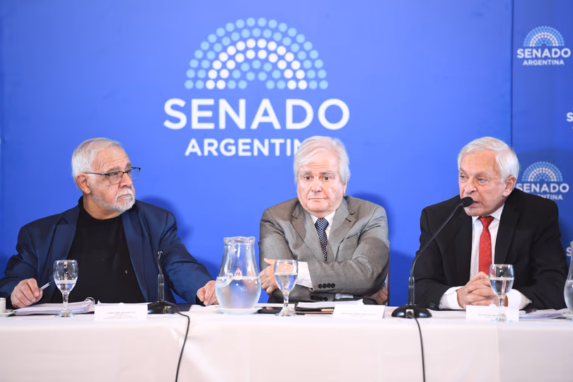 El Senado prorrogó el mandato del juez Pesino y avaló una larga lista de pliegos.
