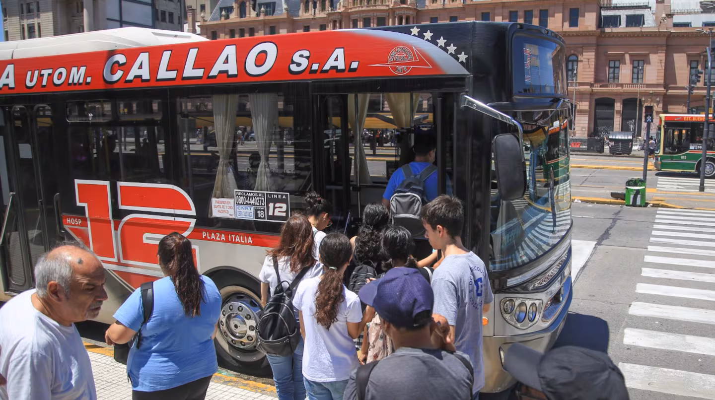 Aumentan los boletos de colectivos,  subte y trenes en AMBA: cuánto costará viajar desde el 1° de agosto