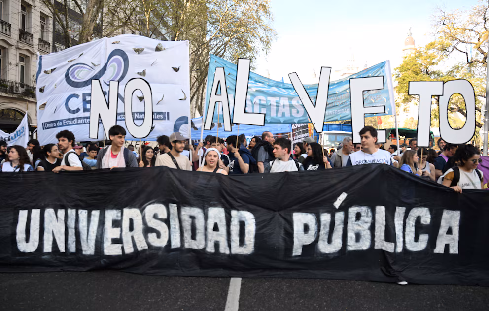 Declaran inconstitucional el decreto con el que el Gobierno frenó el financiamiento universitario.